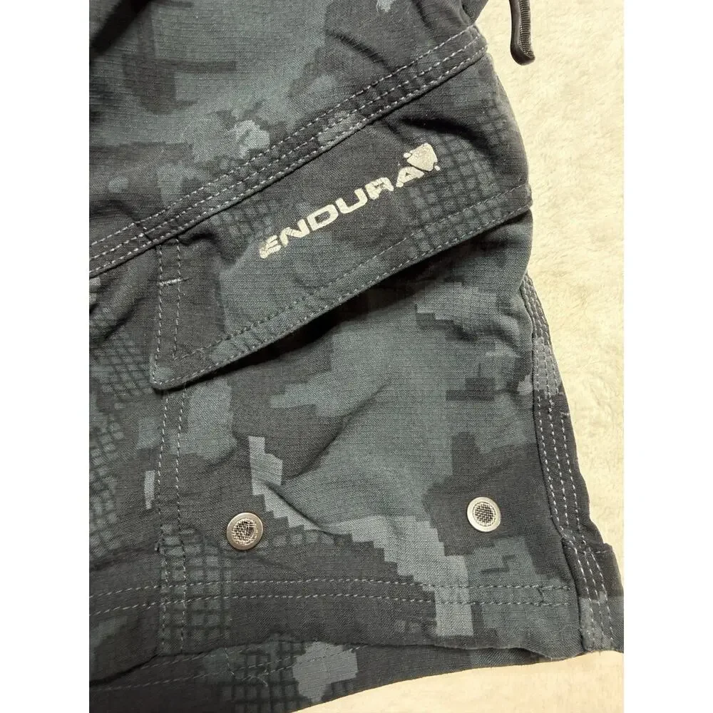 Endura Hummvee Mountain Bike Shorts Mens XL Grey Digital Camo MTB Cycling Cargo